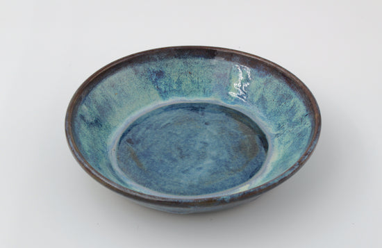 Shallow serving dish